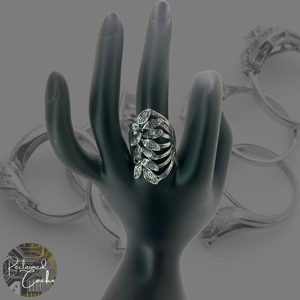 Silver Side Leaf Cluster Ring - Size 8